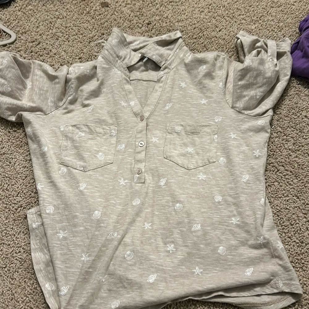 Starfish and shell button up